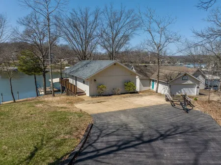 Sunset Hollow - Lakefront MM22 near dining/attractions - bring the whole family!