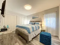 Charming Ground Level Resort Style 3unit condo unit B a few steps from the beach