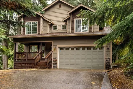 Forest Haven in Bellingham - 4Br, 7 Beds, Firepit