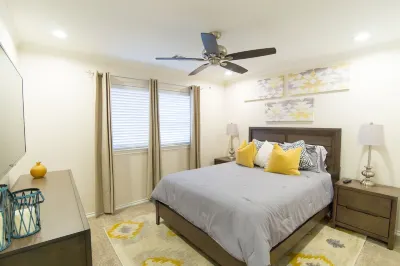 Spectacular 3bdrm house close to Cowboy Stadium & The New Texas Live Arena Hotels near Centreport Station