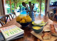 NEAR MONTVILLE ... LATE CHECK-OUT ON SUNDAYS OF 5pm ... when booking a weekend