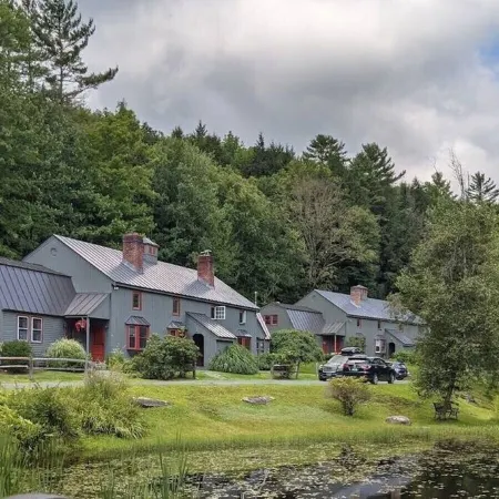 Cozy Quechee Cabin Near Woodstock and Skiing w/Woodstove and All the Amenities