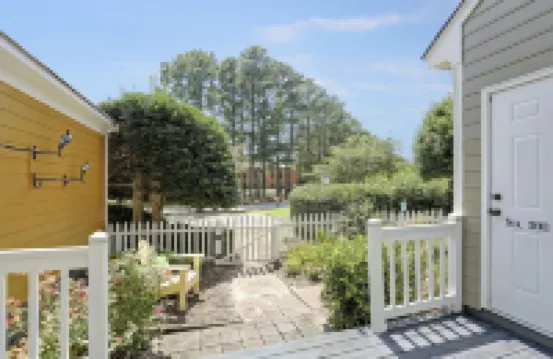 Private 1300 sq ft Cottage in Historic Yorktown-w/ trolley access 約克鎮酒店