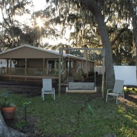 Bring your Boat to our River House and enjoy the beautiful St Johns River.
