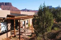 Cozy Adobe with Hot Tub and Fabulous Views in Outdoor Paradise.