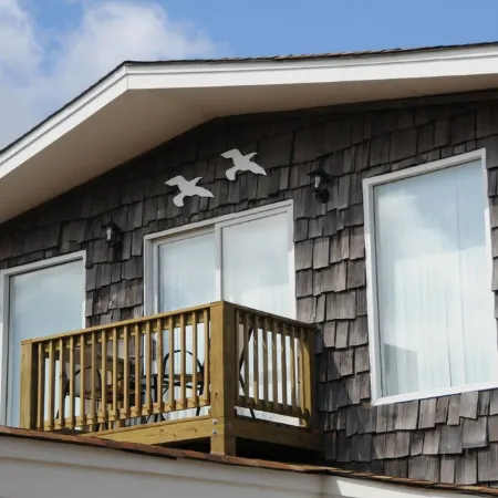 BUCKEYE BEACH INN!!! LOCATED ON GOLF COURSE, LARGE POOL, 5 MINUTES TO BEACH!!!