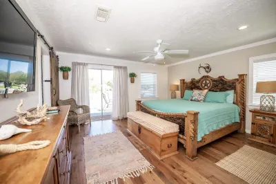 "THE TEXICAN" - Beautiful, Waterfront Home on Caney Creek