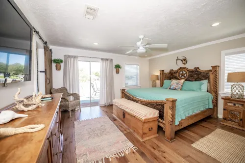 "THE TEXICAN" - Beautiful, Waterfront Home on Caney Creek