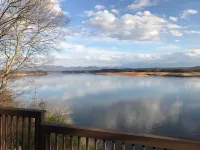 Amazing Lake and Smoky Mountain Views from this Charming Lake House. - Bjergudsigt