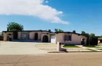 Swimming Pool: Memorable El Paso Getaway: 4 Bedroom, close to Airport, Ft Bliss.