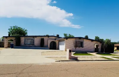 Swimming Pool: Memorable El Paso Getaway: 4 Bedroom, close to Airport, Ft Bliss.