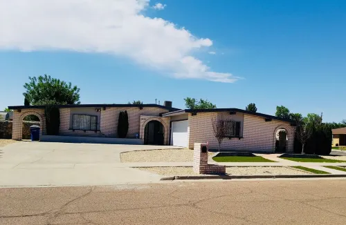 Swimming Pool: Memorable El Paso Getaway: 4 Bedroom, close to Airport, Ft Bliss.