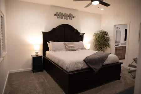 Modern Mountain Home at the Base of Targhee Ski Resort-Private Hot Tub Отели в г. Дригс