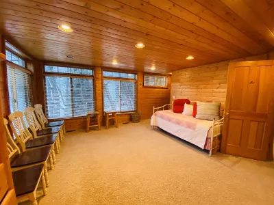 'Spectacular' 4 Bedroom, 3 Bath, Sundance Mt. Home, Central A/C