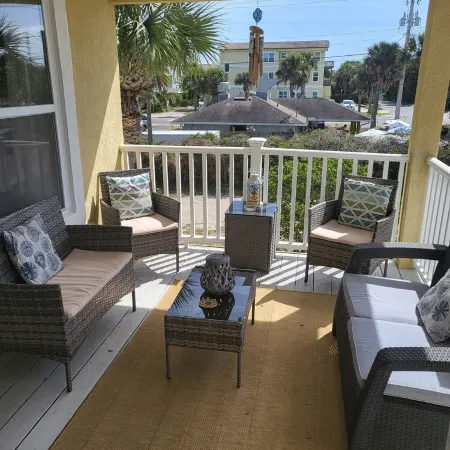 1ST STREET II BEACH HOUSE, UPDATED DOG FRIENDLY  FENCED IN YARD 1 BLOCK TO BEACH