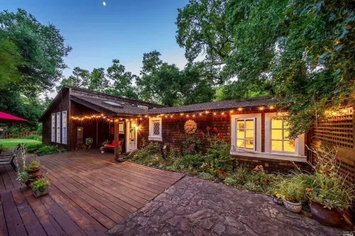 Lrg Wine Country Estate on creek w Pool/Spa sleeps 8