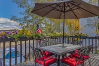 Seconds to mall and slope, 2 hot tubs,1 pool, small gym, fireplaces