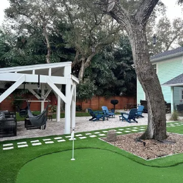 Coastal 3-bedroom cottage 4 blocks from the Beach w/ Mini Golf in Vero Beach