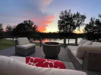 Lakeside Runway Retreat, waterfront kayaks, luxury in the country