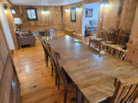 Abigail's Country House. 2 minutes To Skiing. Swimming, Hiking very close by. 亨特酒店