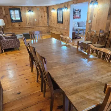 Abigail's Country House. 2 minutes To Skiing. Swimming, Hiking very close by.