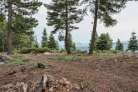 5 Star Luxury Chalet. 2 Master Ensuites, Hot Tub, Pool Table, Gourmet Kitchen