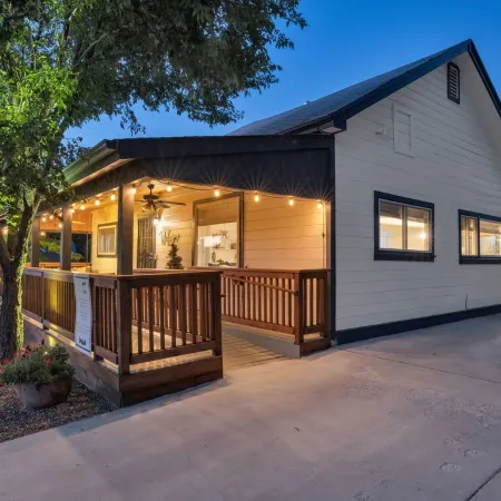 Spectacular Yard•Fire Pit•3 Blocks to Dwntn Williams Rt 66• Guest Favorite•