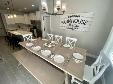 Brand new build 4B/3.5B in Zions Village w/Hot Tub