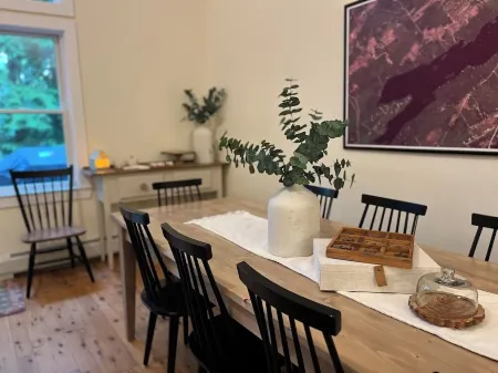 Beautiful, spacious lake home w/mooring & swim raft. Walk to shops & restaurants