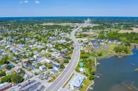 WATERFRONT, gorgeous, PVT DOCK, relax, DOWNTOWN, fish, RETREAT