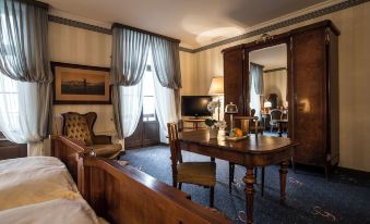 6. 그랜드호텔 기스..