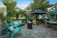 A Tropical Beauty🏝🏠 Historic Charm + Modern Luxury - 2-Star