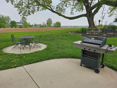 Country Cheese Factory - King Bed! Отели в г. Шебойган