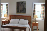 Contemporary Family Lodge, 1/2 mile to Lake!