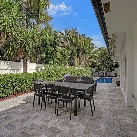 6Bed 4Bath Villa - Pool - Garage - Close to Beach