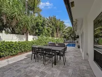 6Bed 4Bath Villa - Pool - Garage - Close to Beach