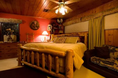 Beautiful, Unique Home, 2 Bedrooms Each With Own Bath,Styled In A Western Motif