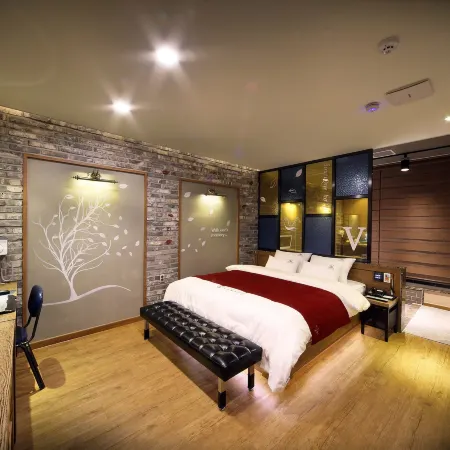 Venice Hotel Отели рядом с достопримечательностью «Каменная балка Юпо»