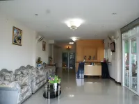 Crystal Place Buayai Hotel a Bua Yai