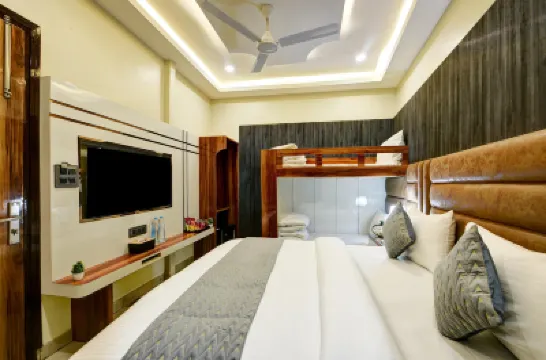 New Frontier - 2 Mins from Old Delhi Railway Station & Chandni Chowk Hotels near Moti Masjid