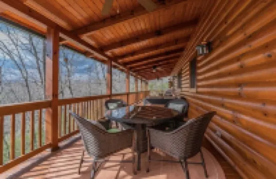 Luxury Log Cabin + Hot Tub + Mins to Downtown Dahlonega