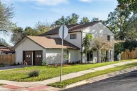 Summer Oasis ~ Pool ~ Hot Tub ~ Game Room ~ Outdoor Bar ~ Fire Pit Hotels near Maxx Marka