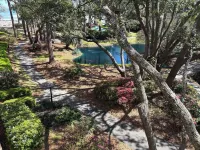 Cozy 2-bedroom condo, steps from the beach on lovely Hilton Head Island