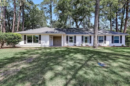 Savannah Place: Mid-century modern 3 Bedroom Home