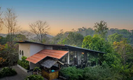 Flora Vythiri Resort Отели рядом с достопримечательностью «Kakkadampoyil.hills view vythiri»