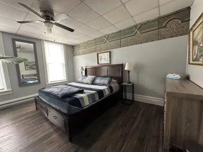 2 Master Bedrooms-Kings Hotels near Immaculate Conception Church