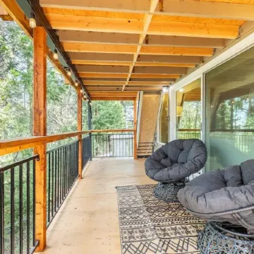 Cozy A-Frame High in The Tree Tops