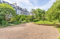 Nottinghill family-size penthouse, with amazing terrace views & alfresco dining. Hotels in Notting Hill