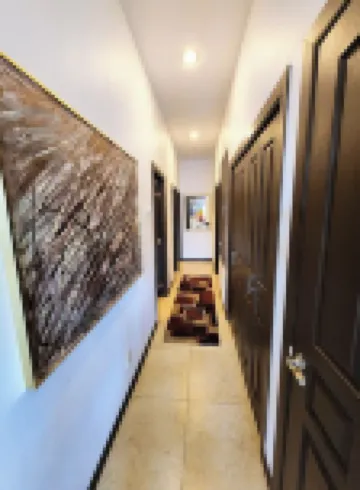 Stylish Condo w/ Pool, Near Everything