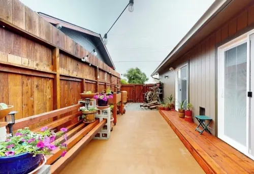 Quiet Oasis in Central Eureka with Wi-Fi, Tempur-Pedic Bed, Garage & EV Charger